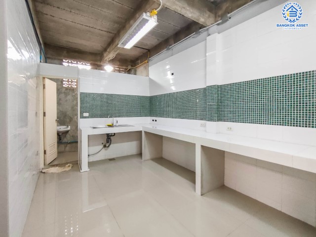 *****ทาวน์เฮ้าส์มือสองย่านนนทบุรี ม.ลภาวัน11 ชัยพฤกษ์ หลังมุม! เนื้อที่เยอะถึง 41 ตร.ว. ตอบโจทย์ทุกการใช้ชีวิต ฟังก์ชันเหมือนบ้านเดี่ยว 5 ห้องนอน 3 ห้องน้ำ 1 ที่จอดรถ บ้านสภาพสวย พร้อมเข้าอยู่ เชื่อมต่อถ.บางกรวย-ไทรน้อย ถ.ชัยพฤกษ์ และถ.ราชพฤกษ์ จองเลย!